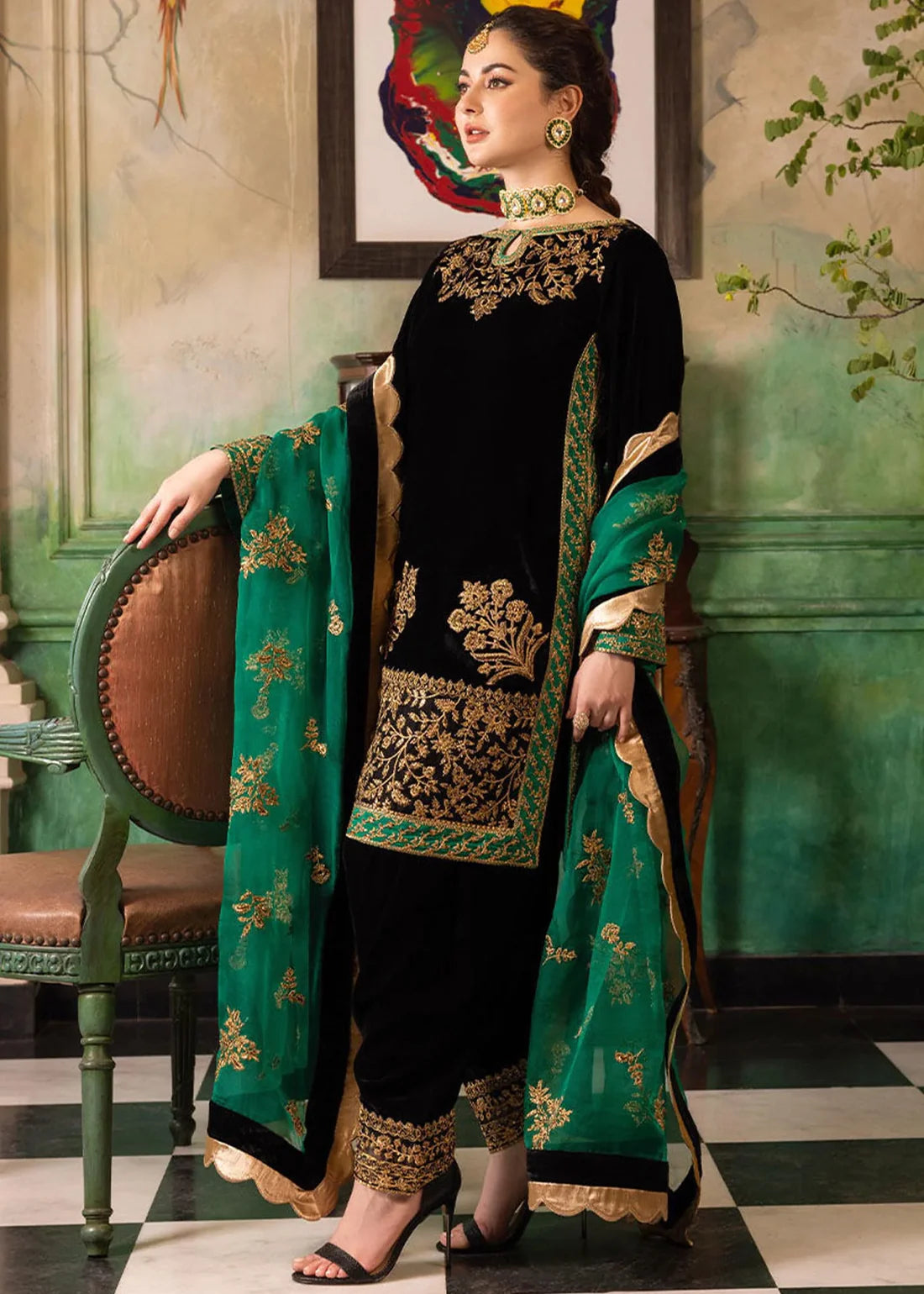 953 3-Piece Embroidered Velvet Suit Embroidered Organza Dupatta