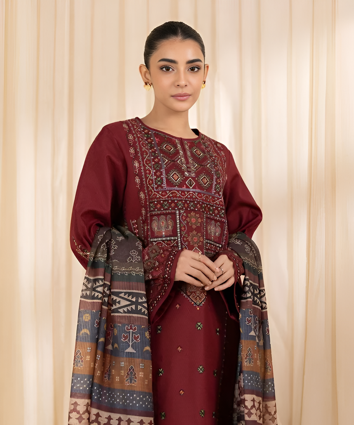 Sapphire Embroidered lawn 3 Piece DL-3004