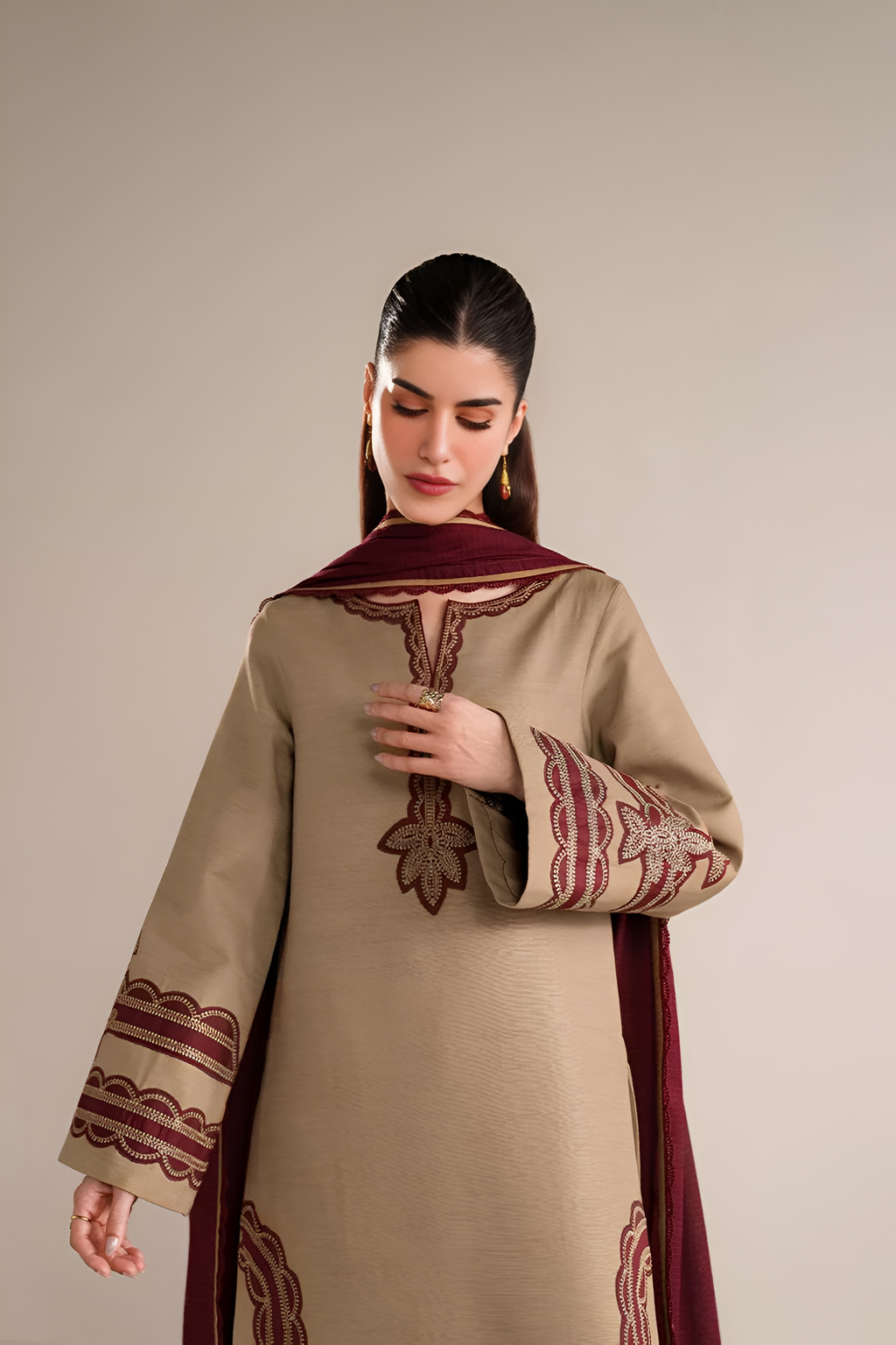 Iznik Embroidered lawn 3 Piece DL-3040