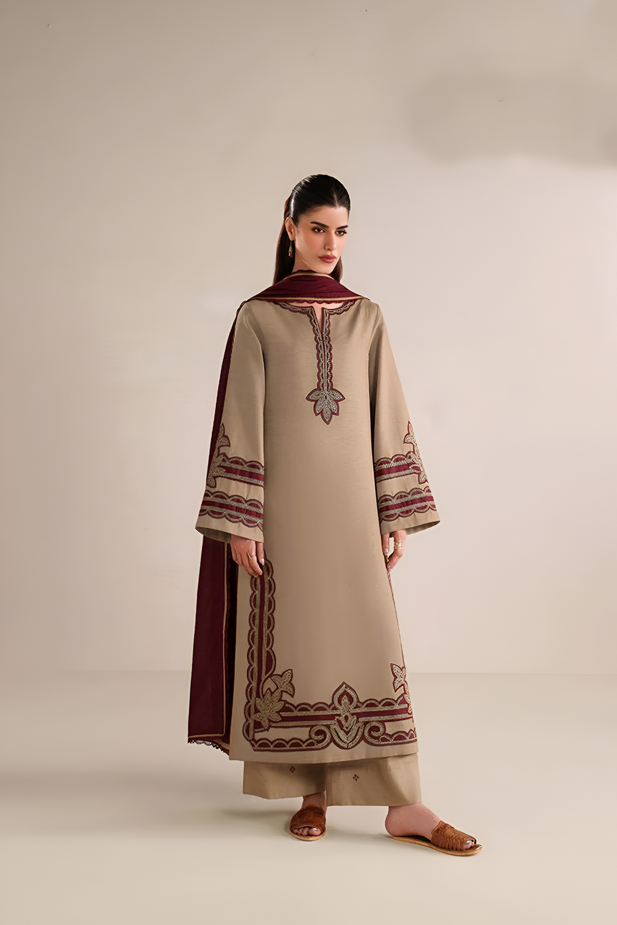 Iznik Embroidered lawn 3 Piece DL-3040