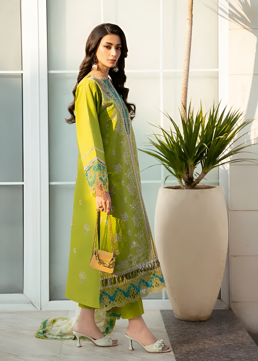 Izel Embroidered lawn 3 Piece DL-3041