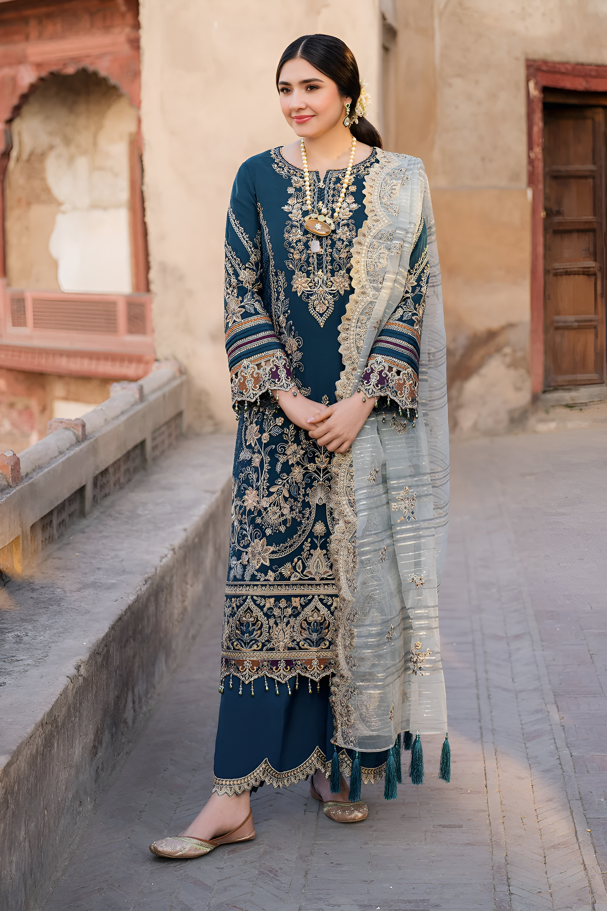 Mushq Embroidered lawn 3 Piece DL-3013