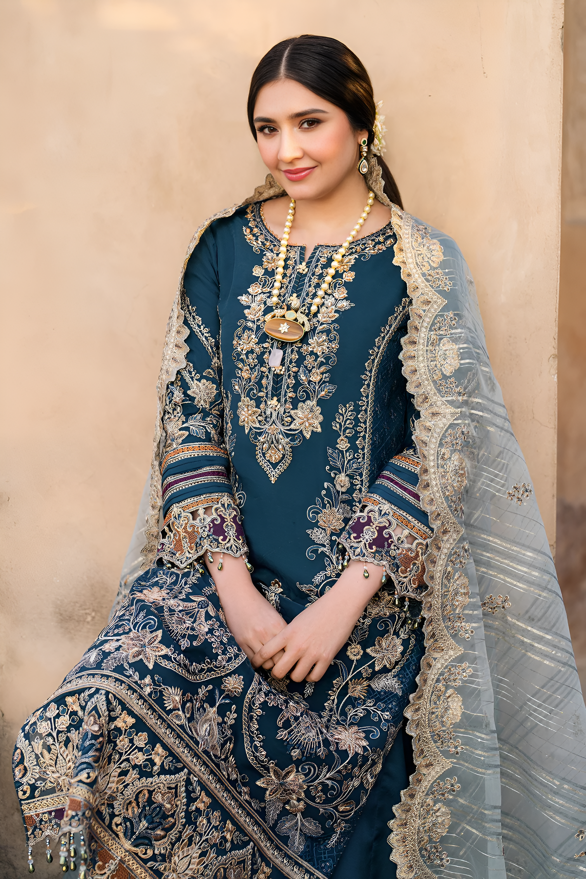 Mushq Embroidered lawn 3 Piece DL-3013