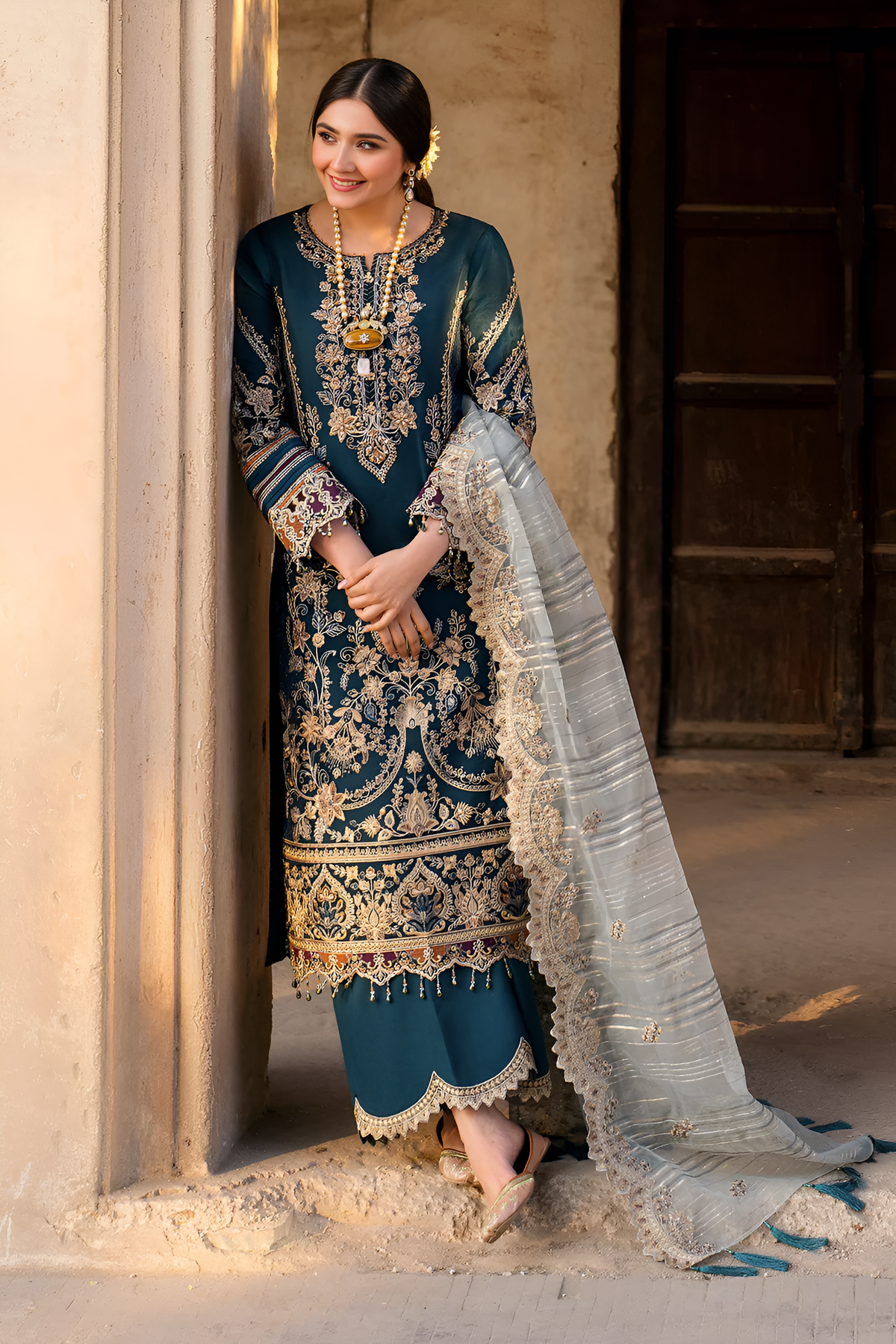 Mushq Embroidered lawn 3 Piece DL-3013