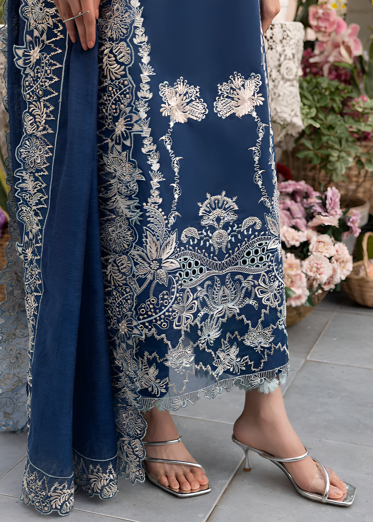 Mushq Embroidered lawn 3 Piece DL-3012
